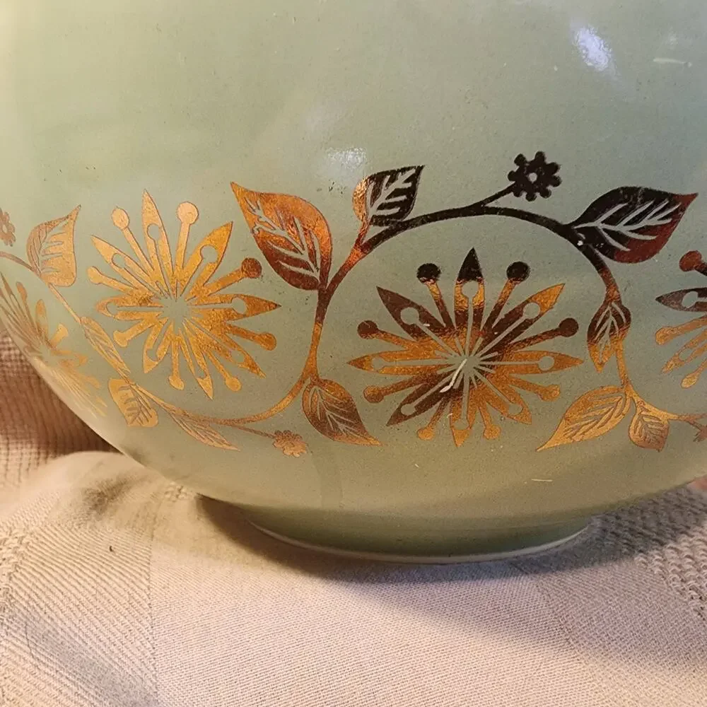 VTG Pyrex 1960s #443 2.5 QT Sage Green Gold Medallion Cinderella Bowl No Lid